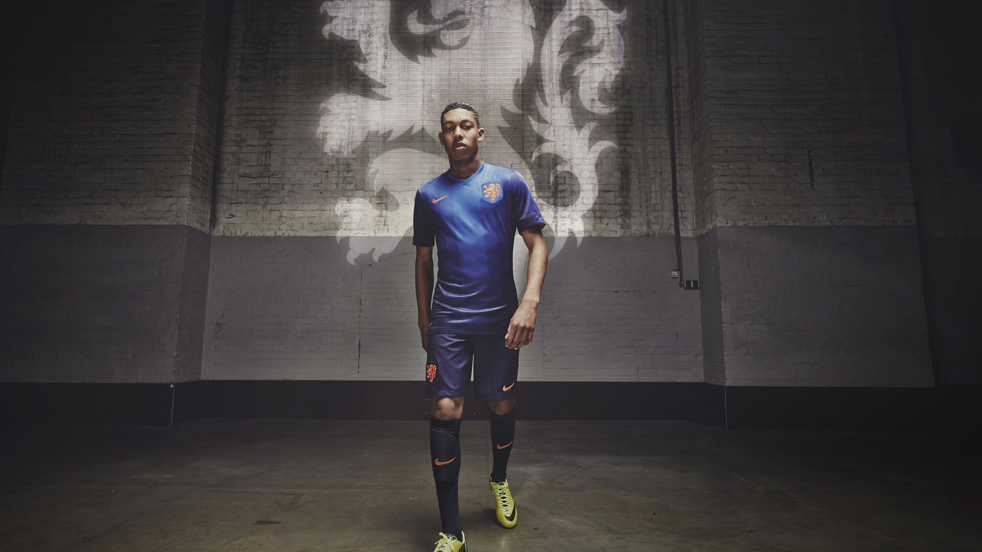 九游娱乐-球迷狂欢：现场气氛点燃全场，球迷狂欢节